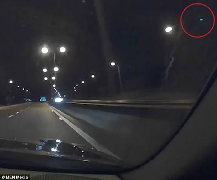 �����ǣ�Ӣ����Ϧҹ�־�����ɫ����