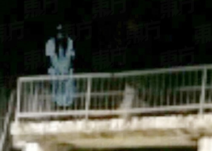 马来西亚槟城男子钓虾时拍到白衣长发“女鬼”