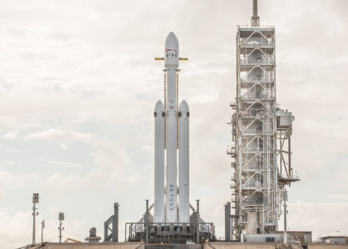 ����ӥ���������ػ�������� SpaceX��������̨Ӱ��