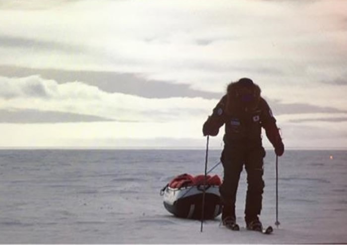 荻田泰永没有后勤支援。