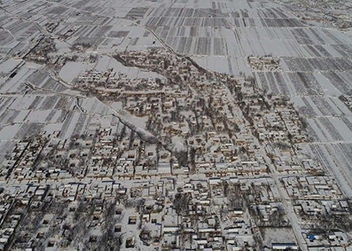 上百孔地窰密密麻麻,蔚为壮观。