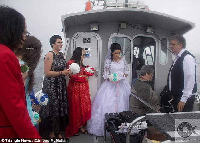 北爱尔兰女子称嫁给300年前海盗鬼魂 彼此“心有灵犀”