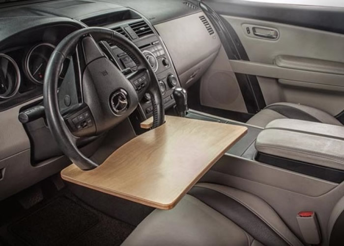 美国汽车用品公司推出方便司机开餐的方向盘木板WheelMate