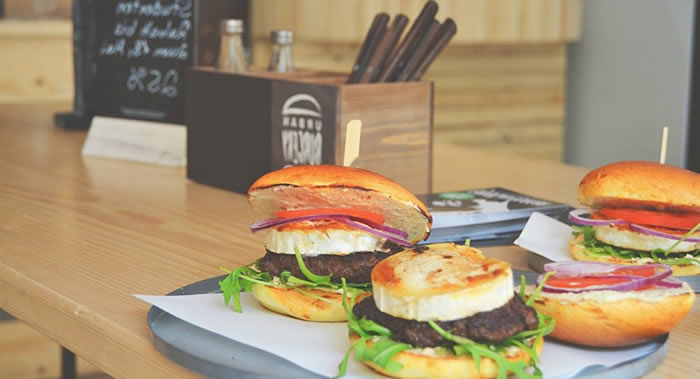 研究发现绝大多数明星代言的食品和饮料会对儿童健康产生负面影响