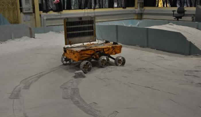 印度空间研究组织计划向月球发射载有小型月球车的“月船2号”探测器