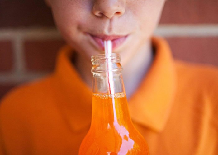 波士顿大学研究经常喝含糖汽水与生育机率的关系。