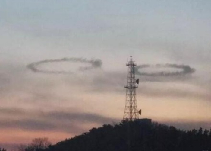 烟圈在傍晚出现,不久后便消失。