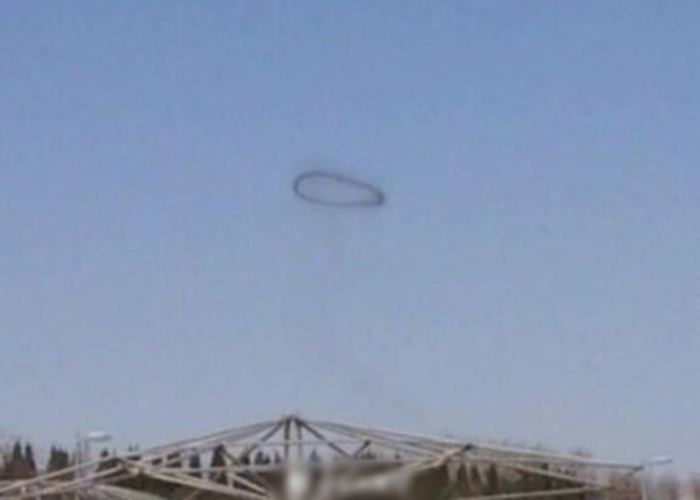 大连金石滩上空亦曾出现类似的景象。