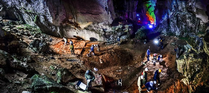 云南省文山州广南县坝美镇者卡村大阴洞遗址考古发现人类早期洞穴墓地