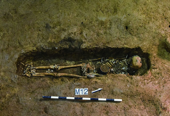 云南省文山州广南县坝美镇者卡村大阴洞遗址考古发现人类早期洞穴墓地