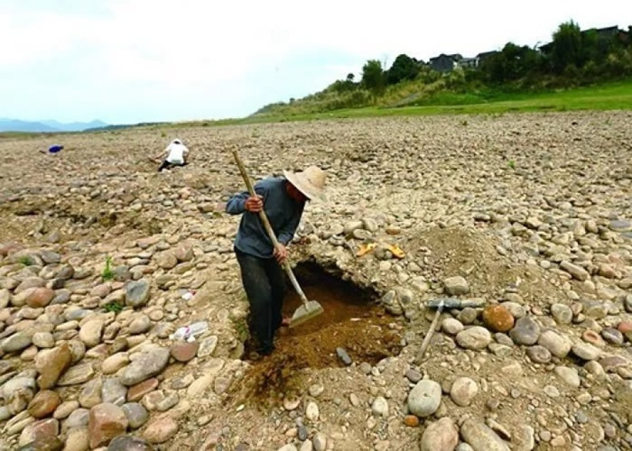 Ѱ�����ڵ������ڣ����̲����Ŀ���ꡣ