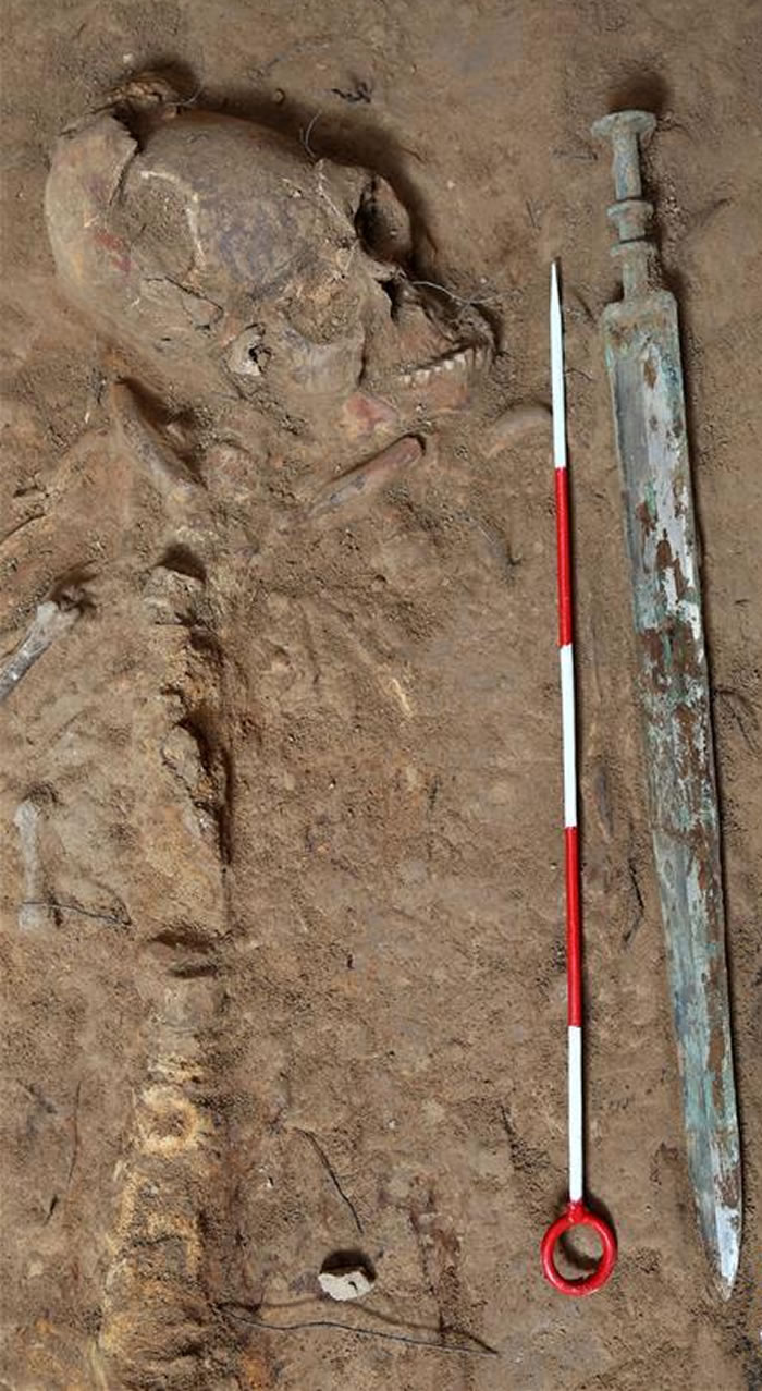 ��Ĺ�ỹ����һ������������ͭ����