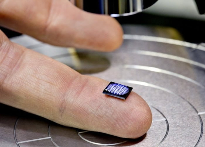 美国IBM宣布正研发世界上最小的电脑 比盐粒还要小