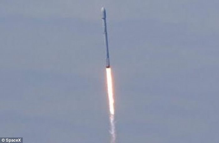 将台湾卫星送上近地轨道的美国猎鹰9号运载火箭在电离层形成直径900千米的大洞