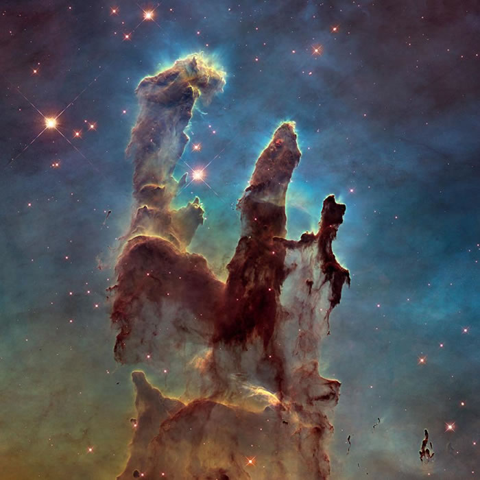 ��˵��Ƭ��ɫ����״�������չ�ᣬ��Ҳ����ӥ���ƣ�Eagle Nebula���ô��ǳƵ�ԭ�� PHOTOGRAPH BY NASA