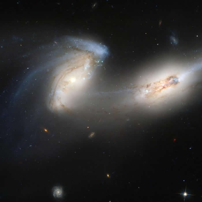 ������������ϵ��Ϊ�г�����β�ͣ����Ա��ǳ�Ϊ˫����ϵ������ʵ�������ѱ˴˳����� PHOTOGRAPH BY NASA