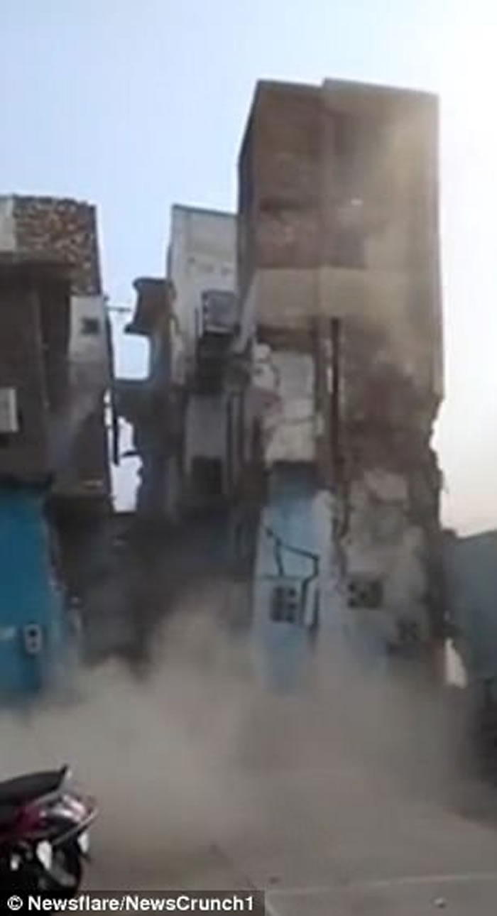 1000只老鼠啃咬地基 印度北方邦3层楼房6秒倒塌