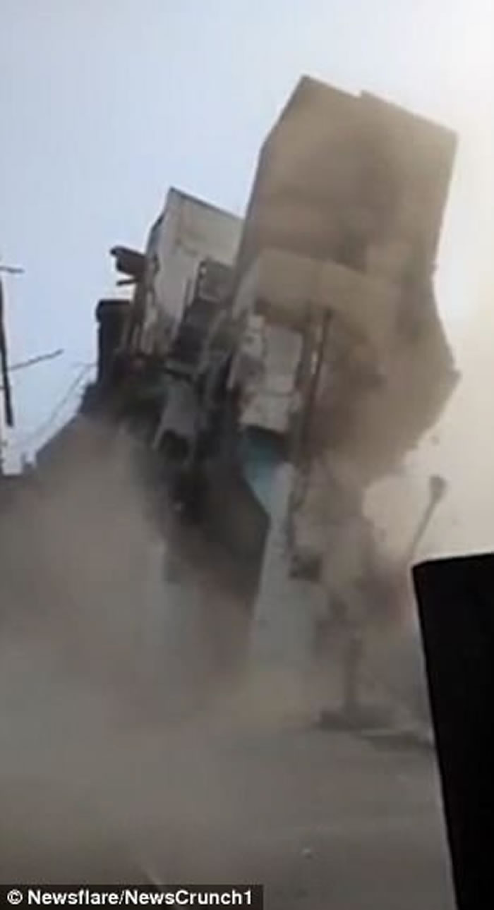 1000只老鼠啃咬地基 印度北方邦3层楼房6秒倒塌