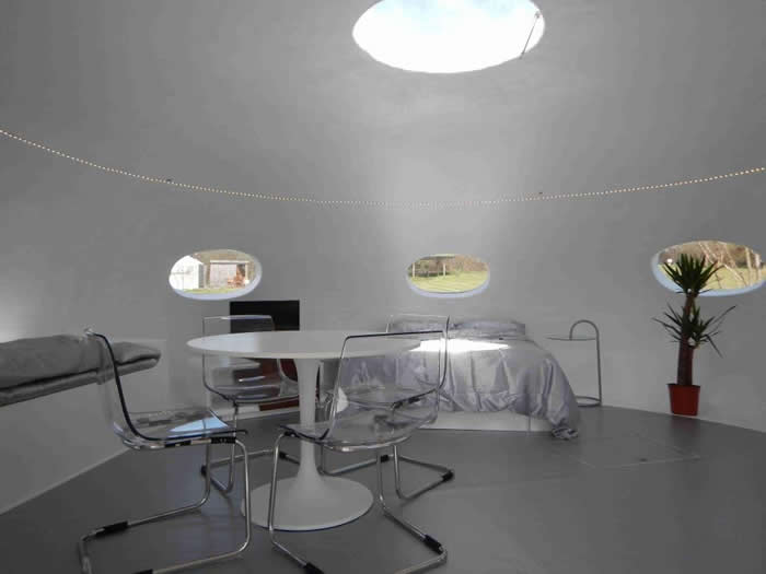 英国威尔斯推“飞碟度假屋” 让你住在里面静待外星人降临