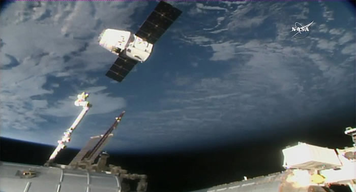 �ӹ��ʿռ�վЯ����ѧ��Ʒ�����ġ����� ���˷ɴ��ɹ����ˮ����½