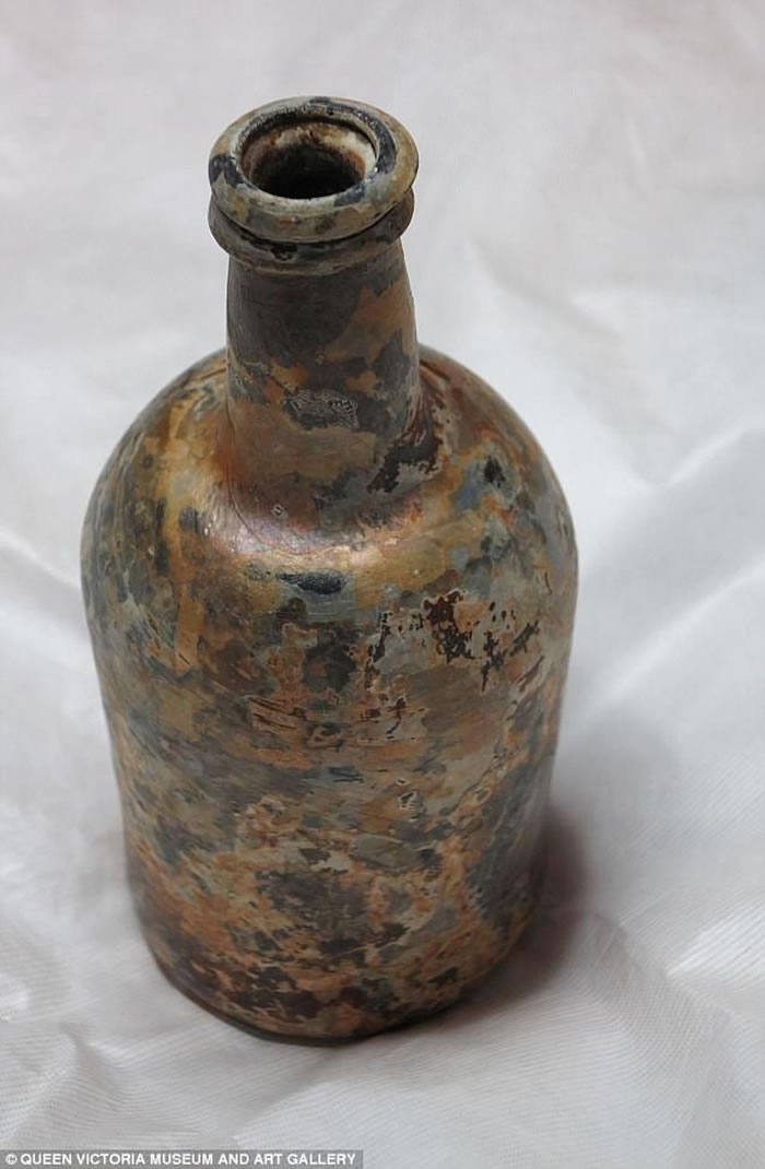 220年前随船沉没 全球最老“生还酒”重现人间