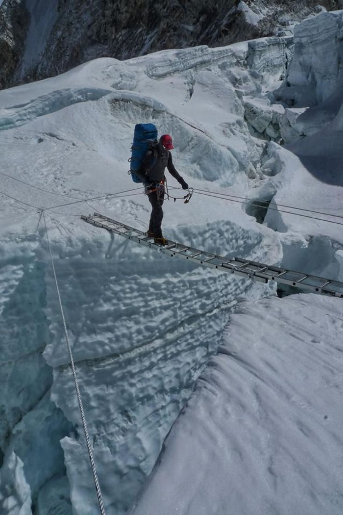 普莱恩登上珠峰。
