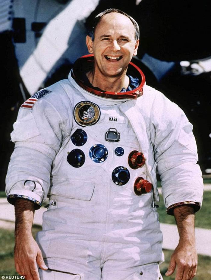 ������4λ��½������Ա�ȶ���Alan Bean������ ����86��