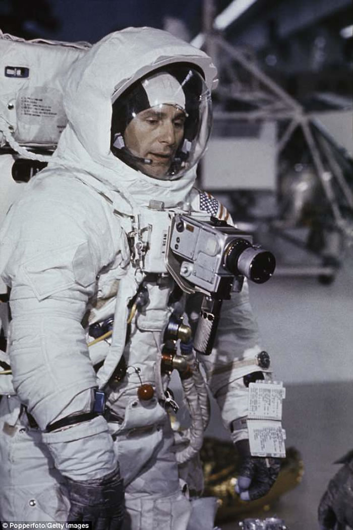 ������4λ��½������Ա�ȶ���Alan Bean������ ����86��