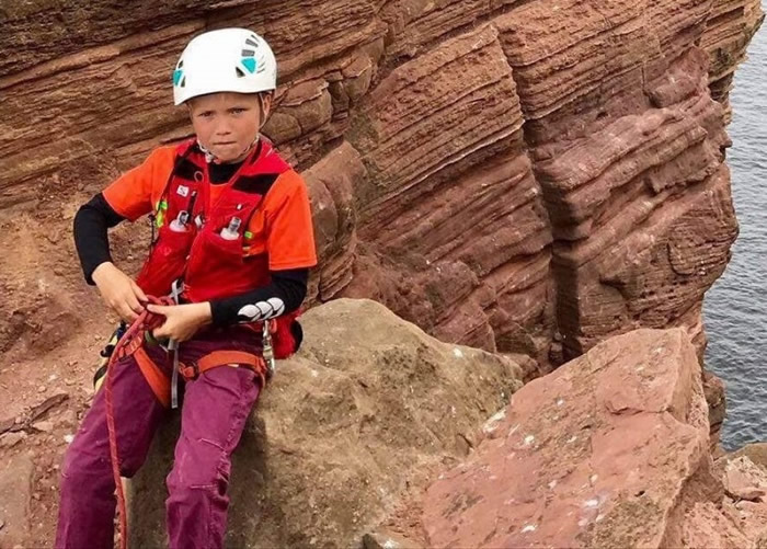 米尔斯成为征服老人石礁顶的最年轻攀登者