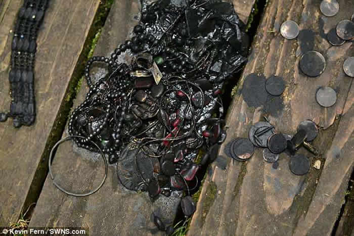 Ӣ������˹�ؿ�ʧҵ���Ӱ������԰���ߴ��� ����װ���鱦�ı�����