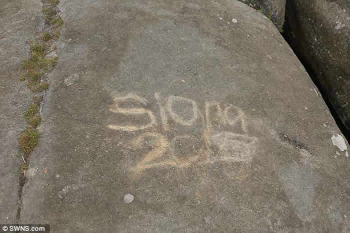 Ӣ����Լ�˿�5�������˿����ƻ�����ǰ����ʱ�����µġ�����ķ��ķ�ҡ�