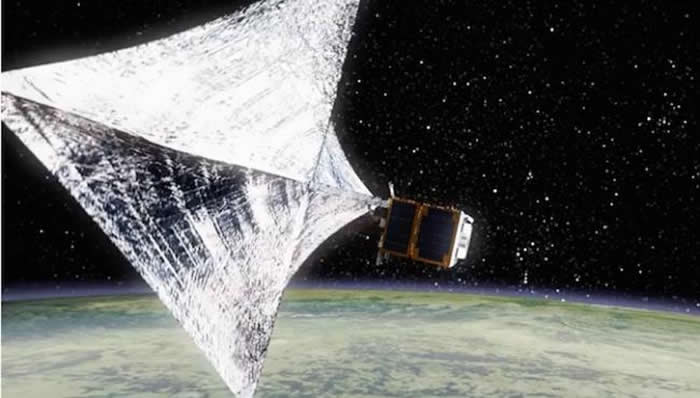 国际空间站宇航员向太空发射第一颗“太空清洁工”微型卫星