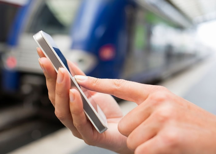 Ӣ����ר�����ƿ����ֻ���Ļ�м�������ɫ�⣬���������ʧ�����⡣