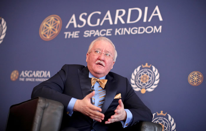 人类史上首个“太空国家”阿斯伽迪亚(Asgardia)元首阿舒尔贝利宣誓就职