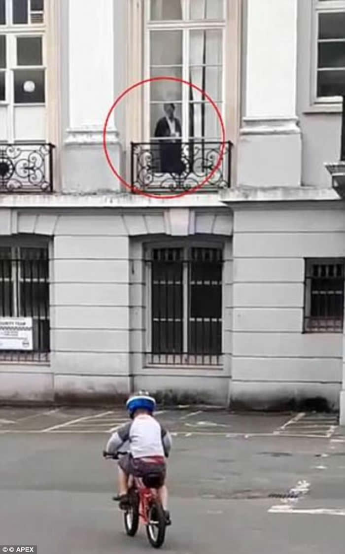 Ӣ����լŮ��������