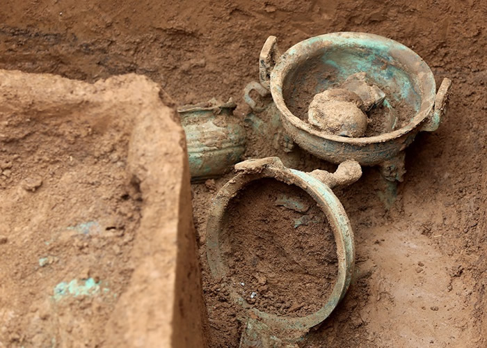 目前已出土近500件的铜、陶、玉等各类文物。