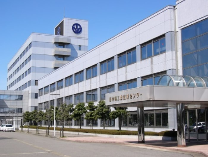 福井县工业技术中心一起研发。