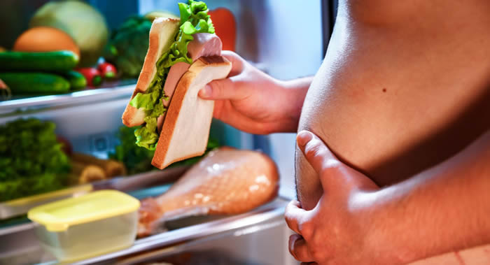 《国际肿瘤杂志》:睡前两小时内进食会提高乳腺癌和前列腺癌发展的风险