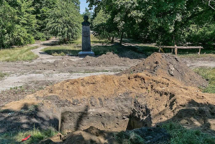 波兰比得哥什市儿童乐园翻修挖到8万个人骨