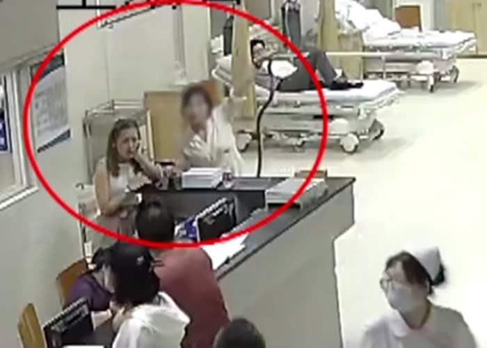 浙江省金华市浦江县女子被蛇咬伤 徒手捉1.5米大蛇自行求医