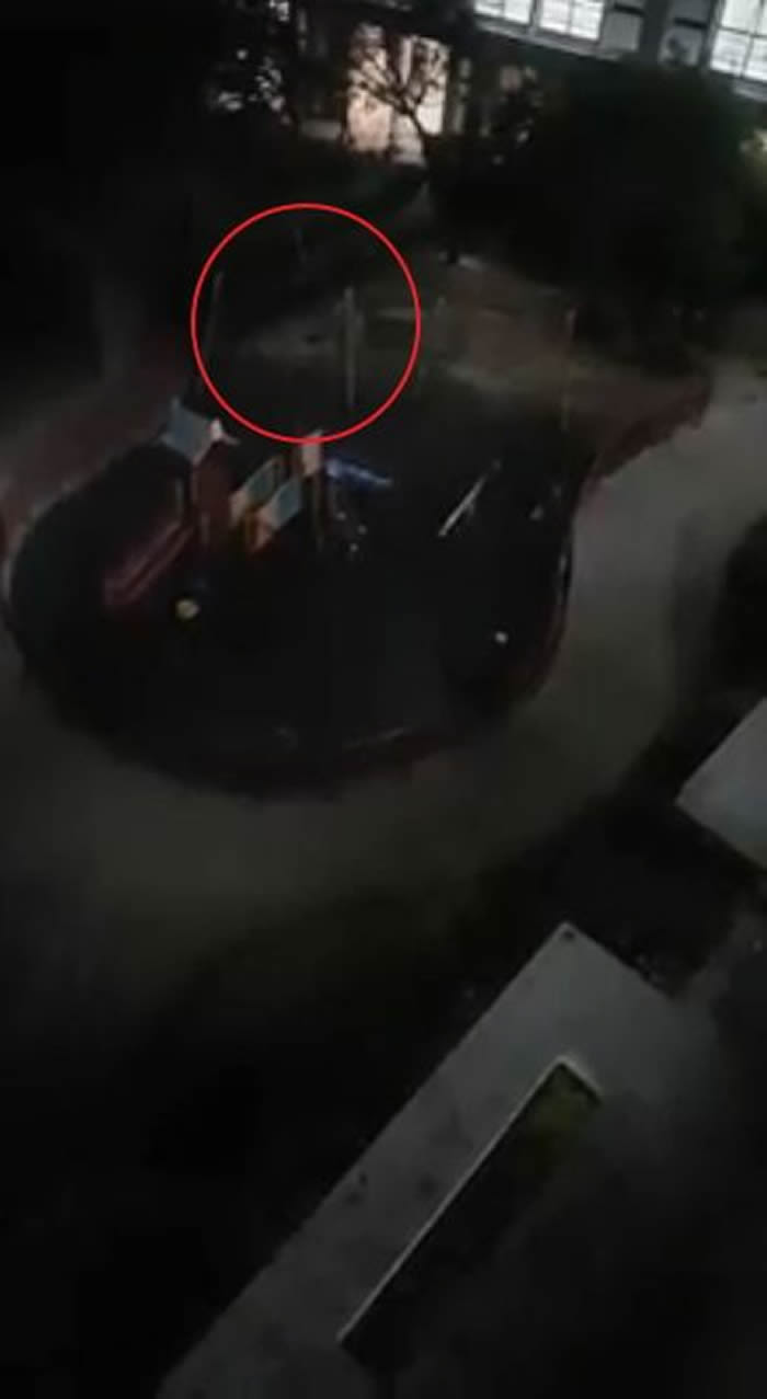 马来西亚医院晚上发生灵异事件:秋千和跷跷板自己摇动起来