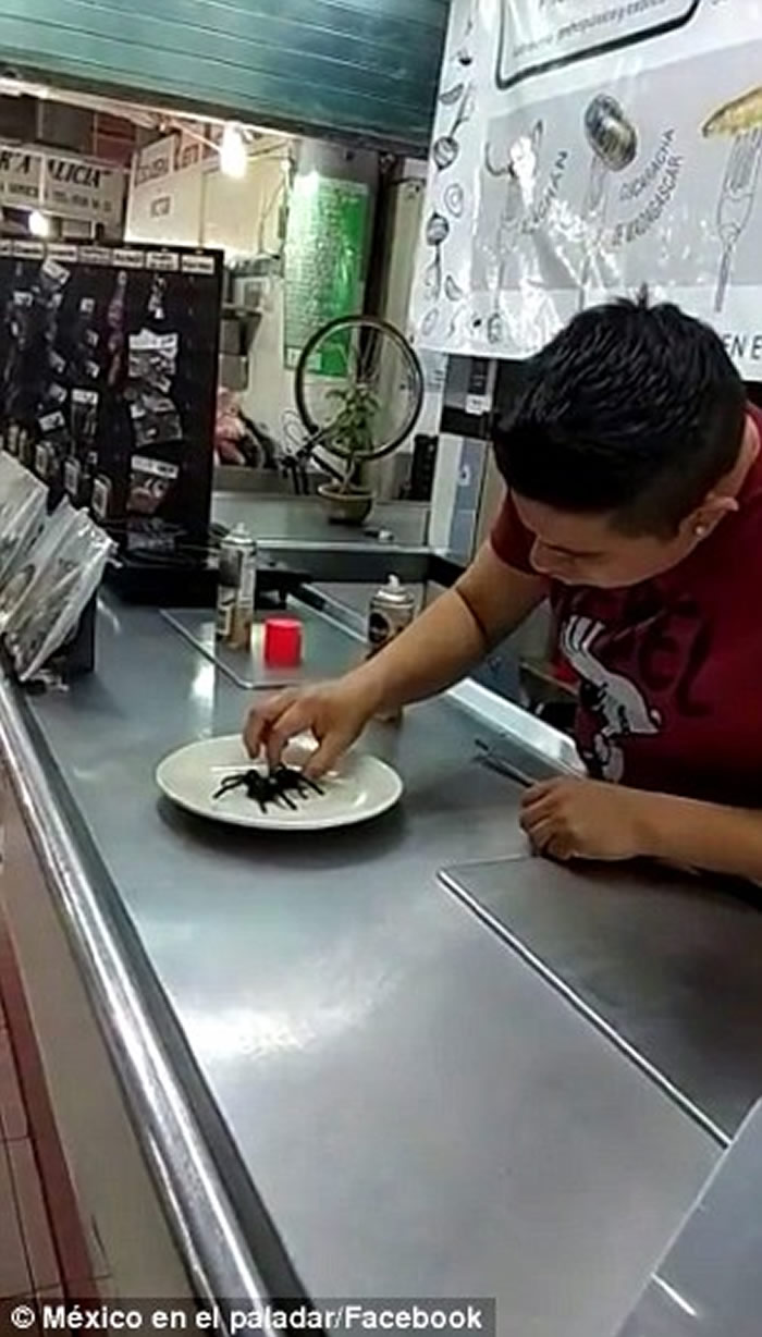 ī���������֩��������Ĳ�ʽ���õ�ʳ����Ϊ�ܱ������֡�ī�����β֩�롱