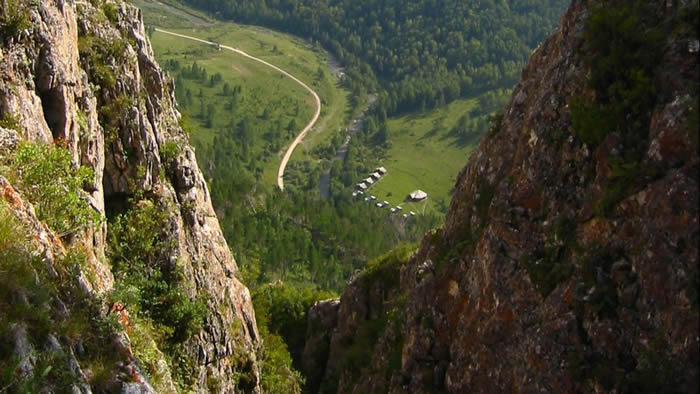 俄罗斯丹尼索瓦洞穴古人类遗骸基因组测序发现:母亲是尼安德特人 父亲是丹尼索瓦人