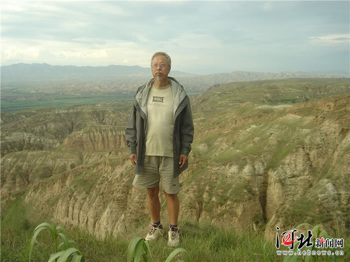 40多年来,卫奇的脚步踏遍了泥河湾盆地的沟沟坎坎。