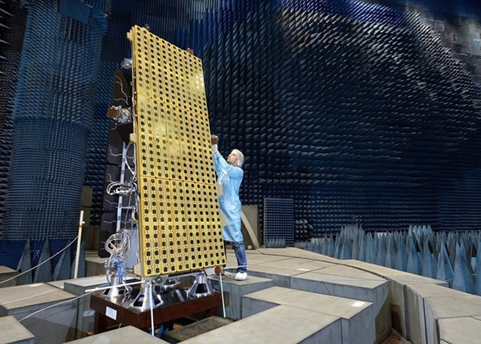 NovaSAR的形状如同芝士刨丝器。