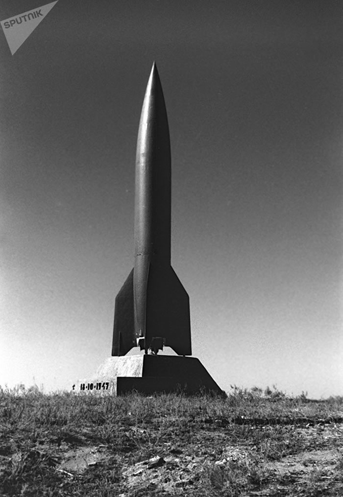 位于图林根、用于组装V-2导弹的米特尔维克(Mittelwerk)工厂被同盟军占领,他们最大限度地从中获利,运走大约一百吨的战利品,包括火箭、发动机和备件。后来