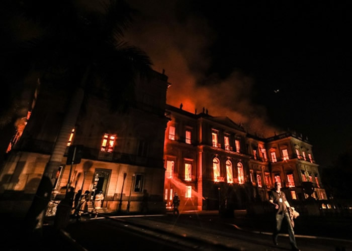 巴西国家博物馆早前发生大火。