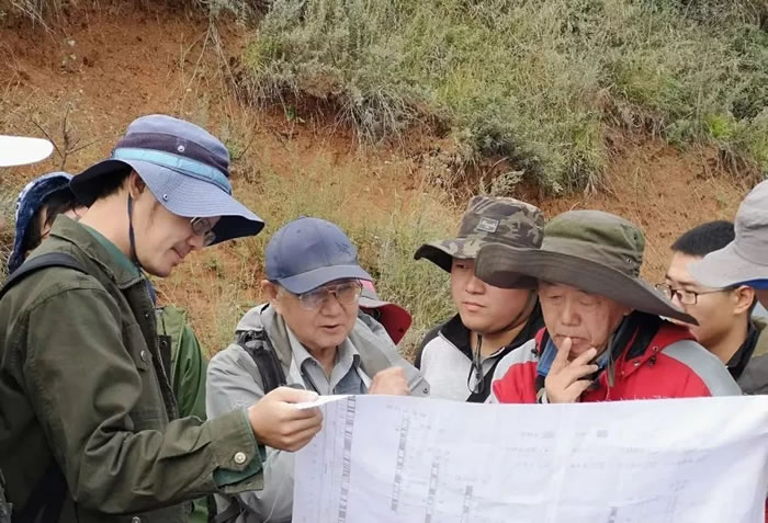 耄耋院士邱占祥五十余载在野外考察一线“坐冷板凳、啃硬骨头”