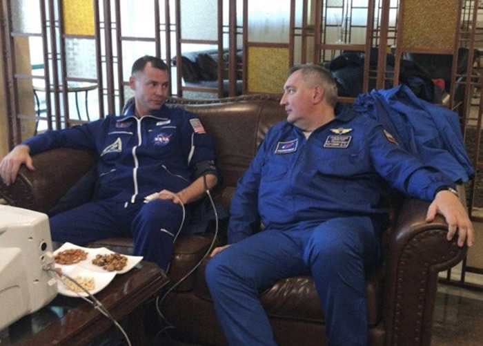 �ڸ��󣩺Ͱ·����ᣨ�ң���ȣ�������á�