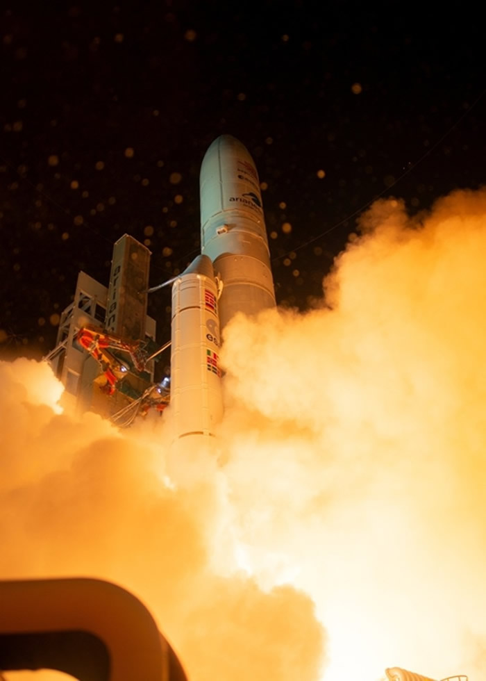 火箭升空场面壮观。